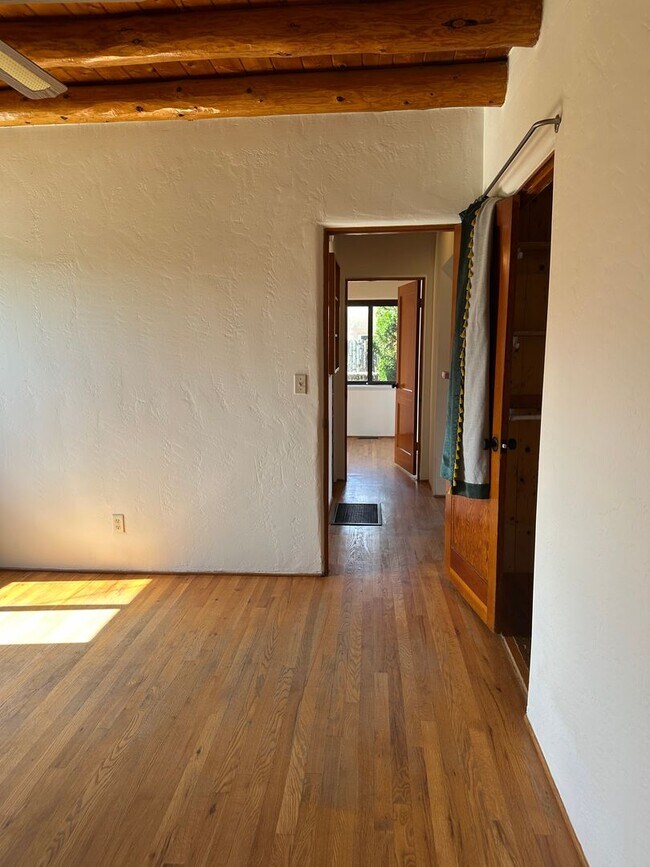 Building Photo - 1361 Santa Rosa Dr