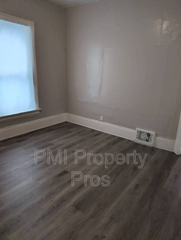 Building Photo - 2132 N 40th St