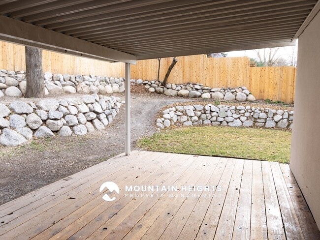 Building Photo - 8589 Kings Hill Dr