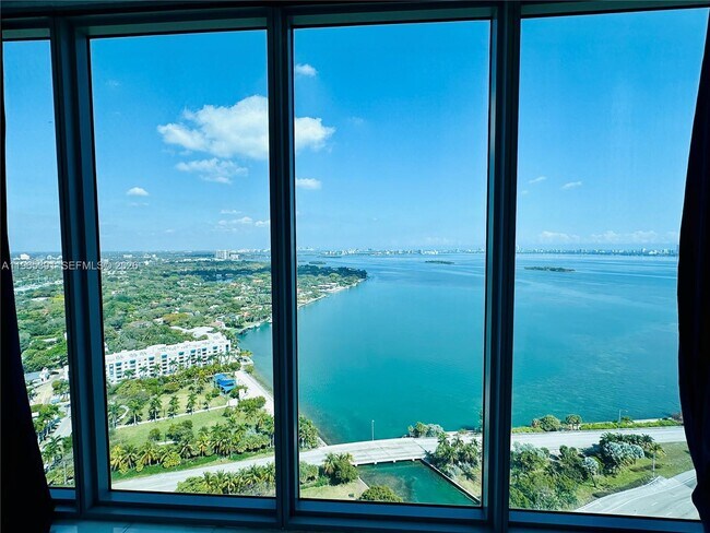 Building Photo - 601 NE 36th St