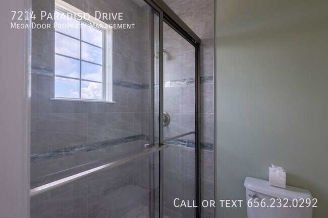 Building Photo - 7214 Paradiso Dr