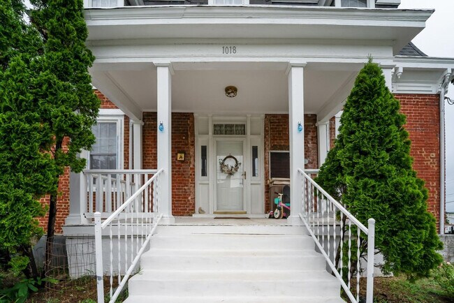 Building Photo - 1022 Wise St