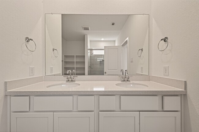 Building Photo - 21926 Sam Raburn Dr