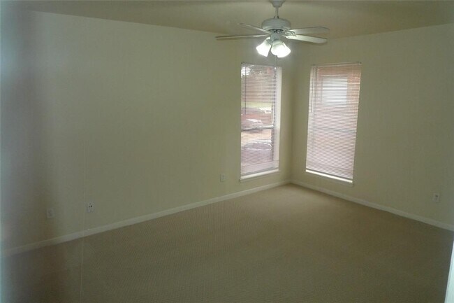 Building Photo - 16111 Aspenglenn Dr