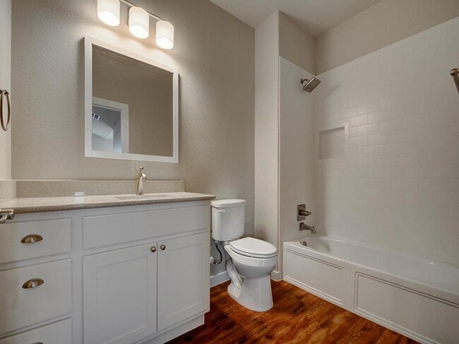 Building Photo - 240 Rose Dr