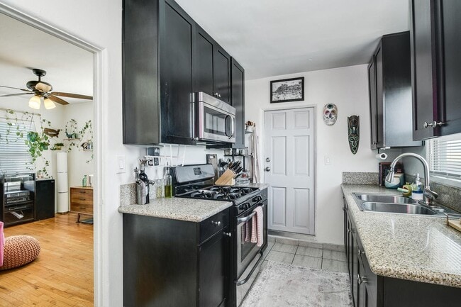 Building Photo - $250 OFF First Month's Rent! Upstairs One ...