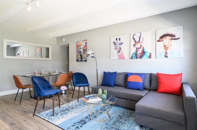 Building Photo - 1020 N Victoria Park Rd