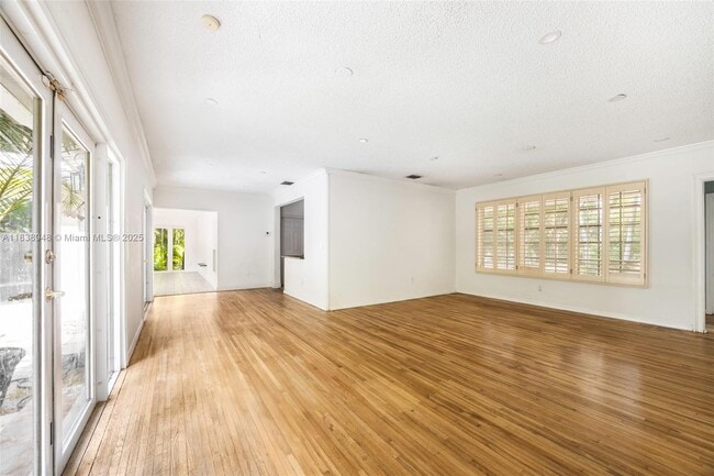 Building Photo - 600 Santurce Ave