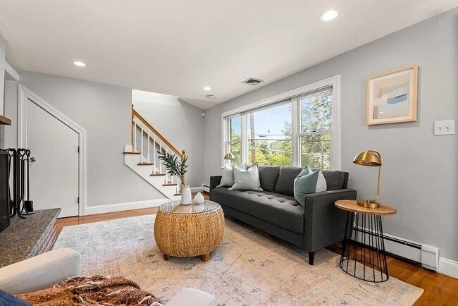 Building Photo - 334 Mystic St