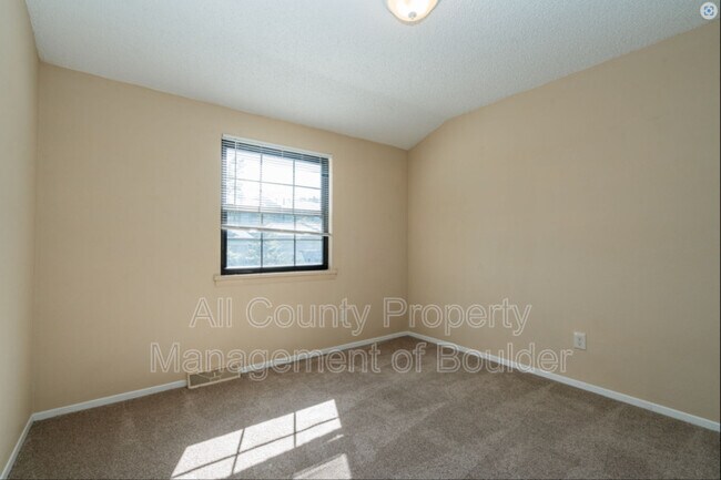 Building Photo - 50 Benthaven Pl