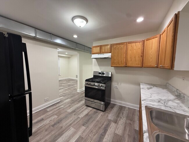 Building Photo - 11137 S Emerald Ave