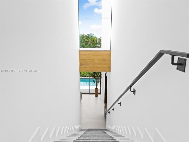 Building Photo - 2657 NE 34th St