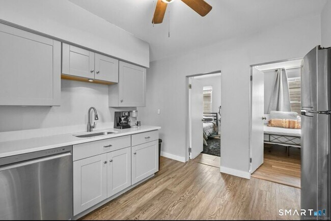 Building Photo - 115 Harborview Ave