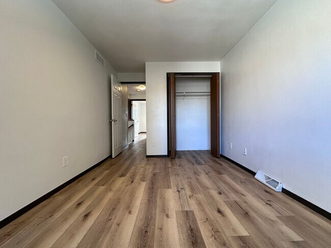 Building Photo - 430 E 1st Ave