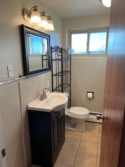 Bathroom - #4 - 24 Joseph Dr