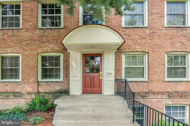 Building Photo - 2401 Arlington Blvd