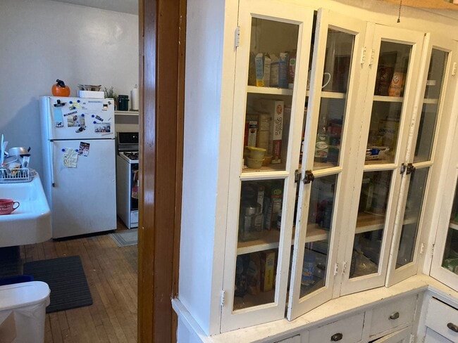 Building Photo - 2935 N Downer Ave