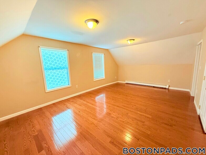Building Photo - 54 Pleasant St