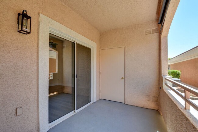 Building Photo - Beautiful 2BR / 2BA Renovated / Modern Condo In A Gated Complex.
