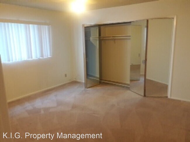 Building Photo - 1 br, 1 bath Apartment - 825 S. Bedford St...