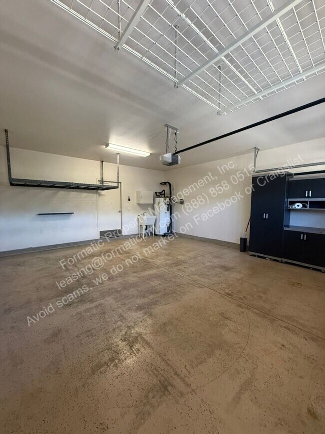 Building Photo - 1295 Kukulu St