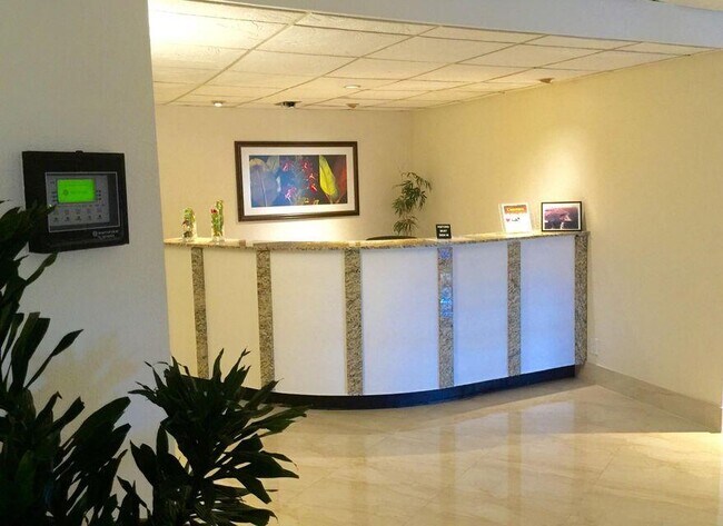 Building Photo - 5420 N Ocean Dr