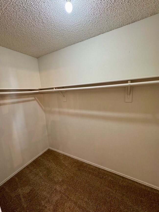 Building Photo - 625 Manco Rd