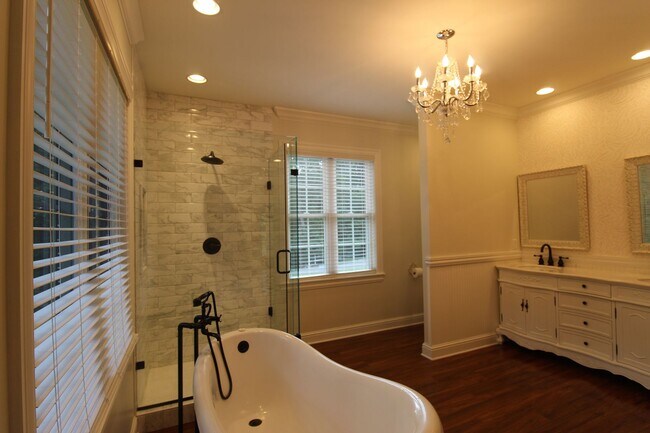 Building Photo - 3 Bedroom 3 Bath House in Beautiful, Quiet Setting