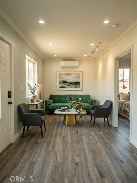 Building Photo - 1004 W Hollyvale St