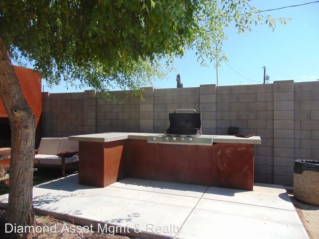 Building Photo - 1810 N 16th St