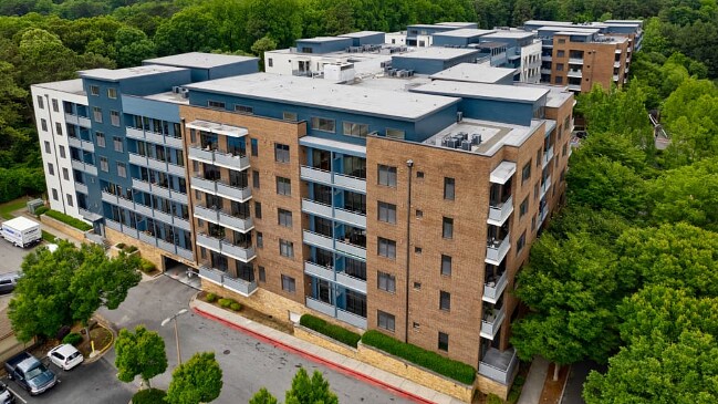 Building Photo - 2450 Camellia Ln NE
