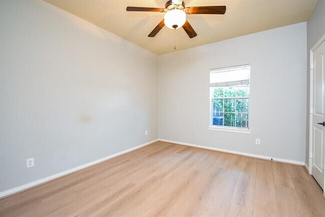 Building Photo - 5615 Winsome Ln