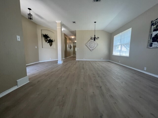Building Photo - TOTALLY UPDATED & Spacious 4/2/2 in Fort Worth