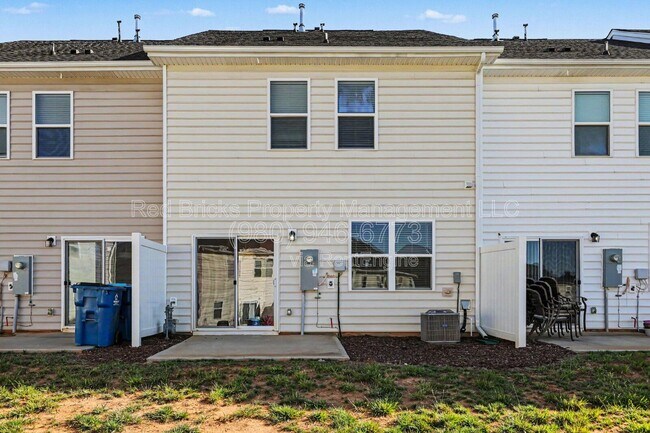 Building Photo - 3805 Yorkshire Pl