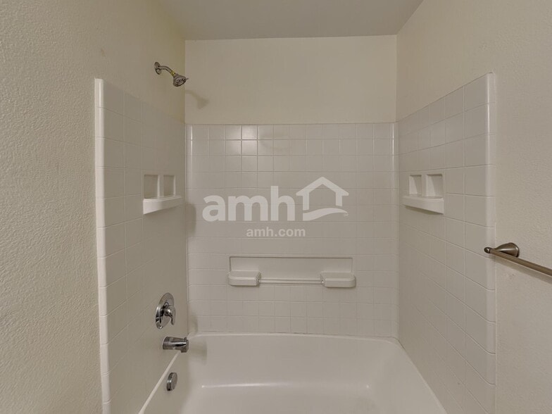 Building Photo - 5532 N Jebel St