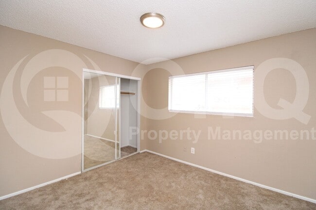 Building Photo - 1130 E Butler Dr