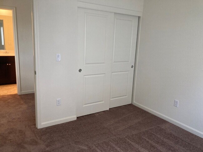 Building Photo - 8967 Quail Fls Dr