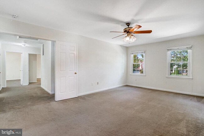 Building Photo - 6031 Mayfair Ln