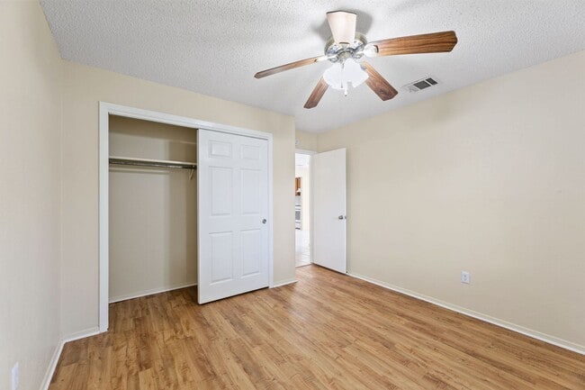 Building Photo - 1901 Prairie Knoll Ct
