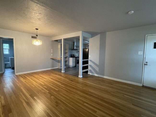 Building Photo - 258 Cresham Dr