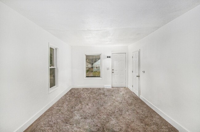 Building Photo - 517 Regent St