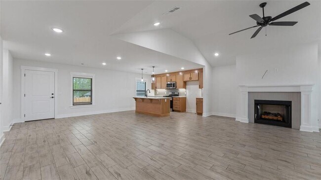 Building Photo - 38 N Banner Ave
