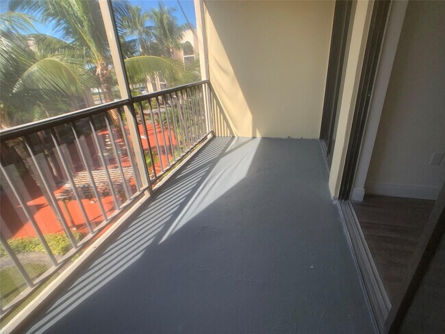 Building Photo - 19455 NE 10th Ave