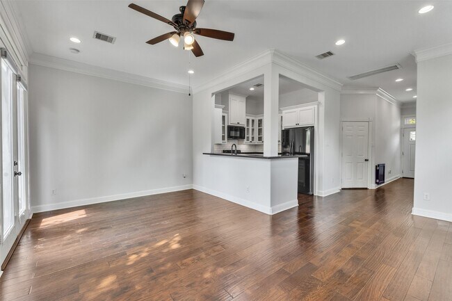Building Photo - 3911 Kennon St