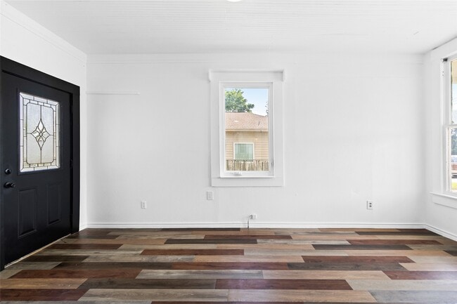 Building Photo - 327 S Robb St