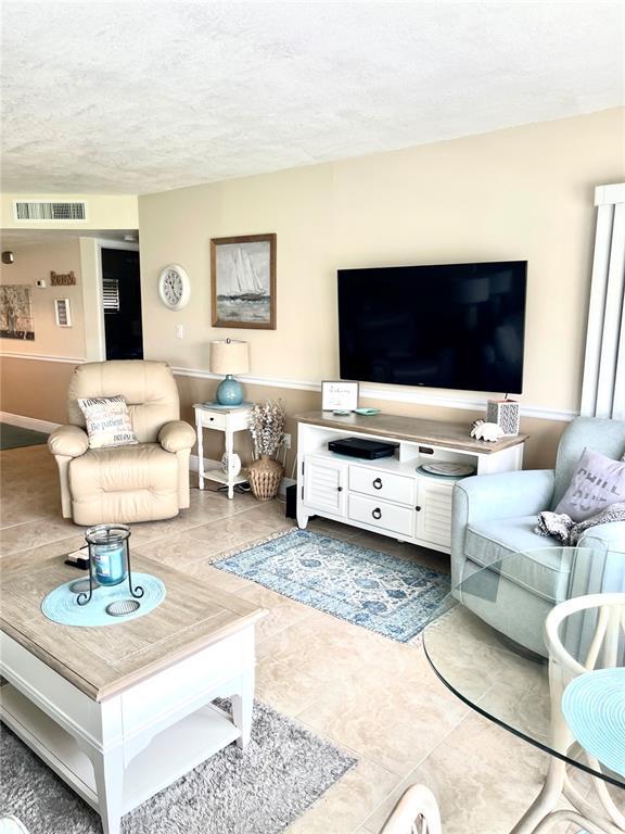 Building Photo - 4650 Cove Cir