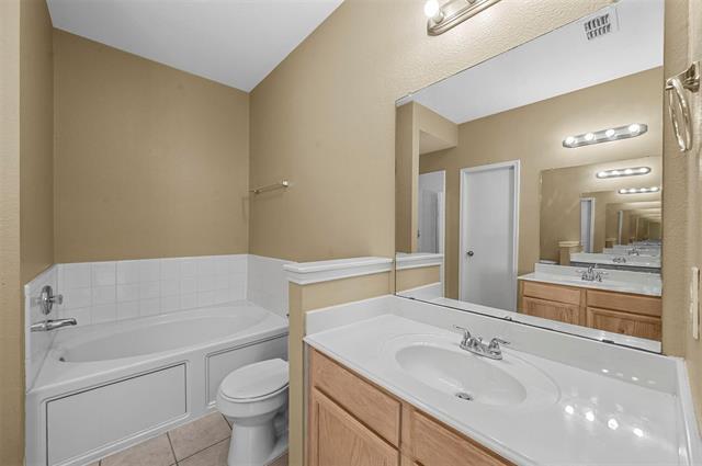 Building Photo - 9229 Chesapeake Ln