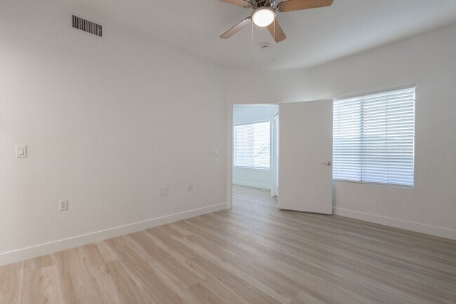 Building Photo - 10245 S Maryland Pkwy