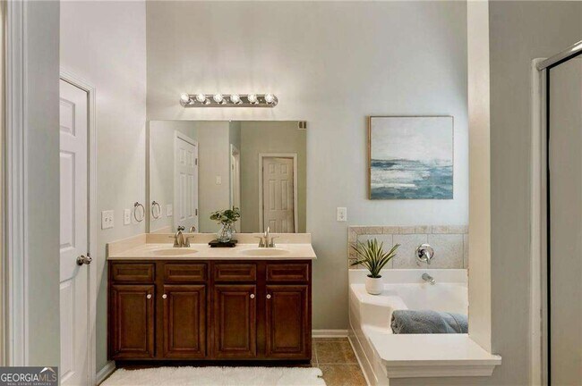 Building Photo - 313 Hidden Creek Ln