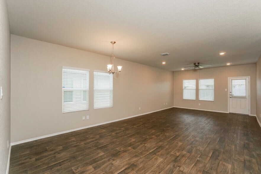 Building Photo - 775 Monarch Dr